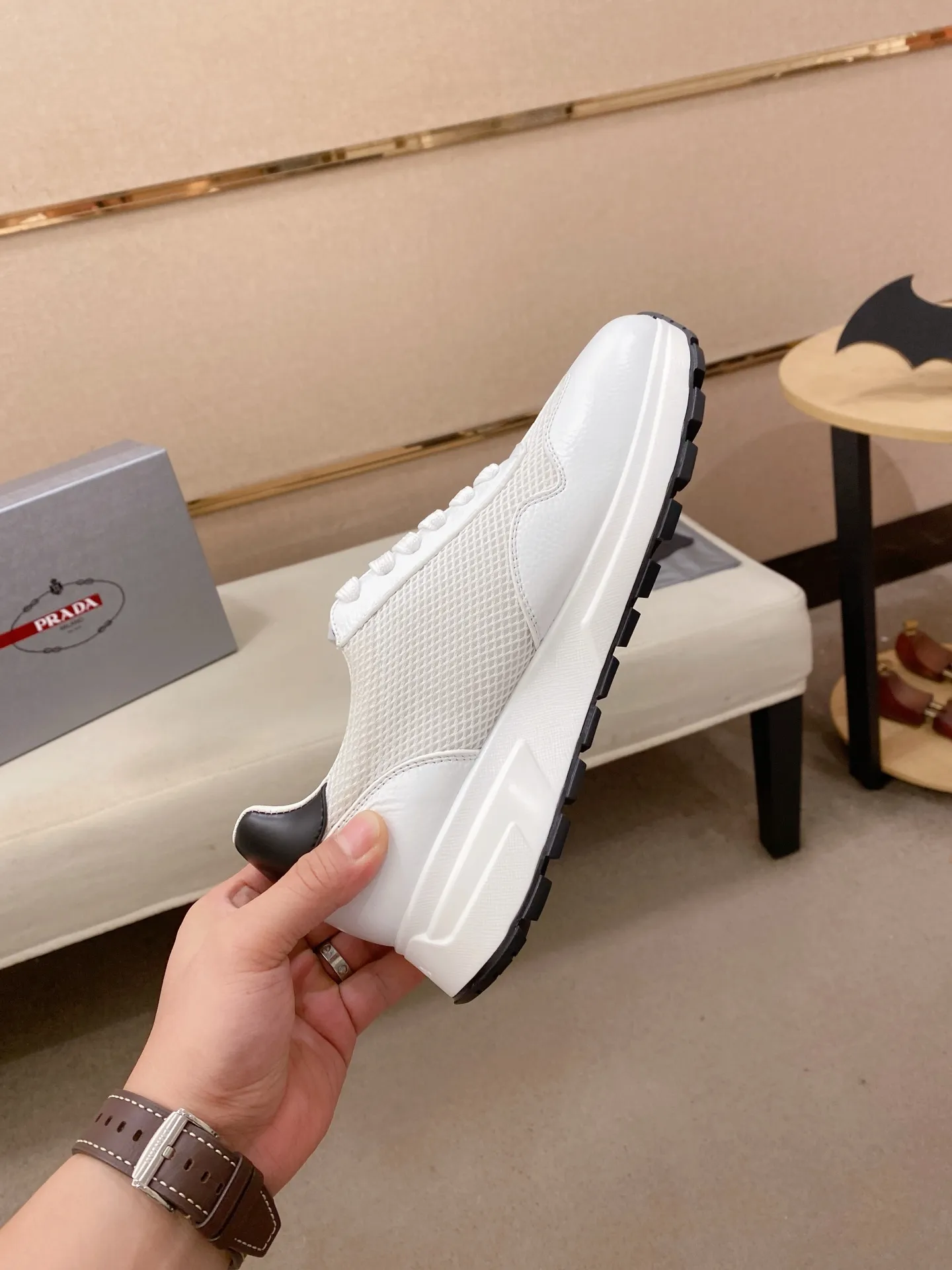 Men's shoes 💰 580💰 ✔️✔️✔️High version High-quality new PRADA (Prada) counters are launched simultaneously, new men's shoes, 😘fabrics are selected from first-layer cowhide fabrics. Lining: Imported cowhide leather lining. 👍🏿High-end☄️Open-molded non-slip rubber outsole, exquisite lines, simple and elegant, comfortable and high-end for leisure travel. Code number: 38 to 45
